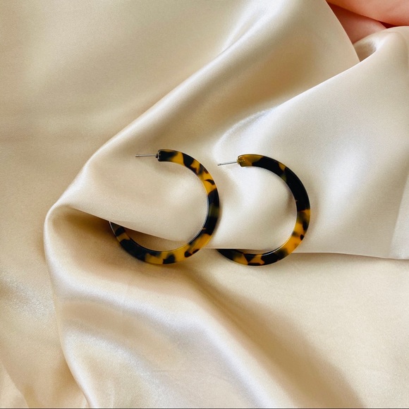 Tortoise Shell Hoop Earrings - Picture 7 of 9